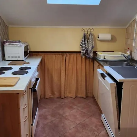 Two Bedroom A2 דירה *
